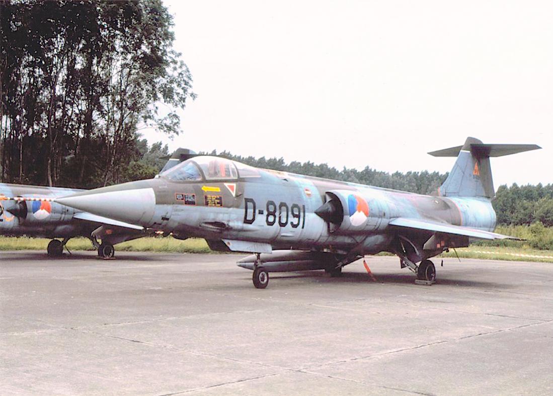Naam: Foto 292. 'D-8091'. Lockheed F-104G Starfighter. 1100 breed.jpg
Bekeken: 716
Grootte: 114,4 KB