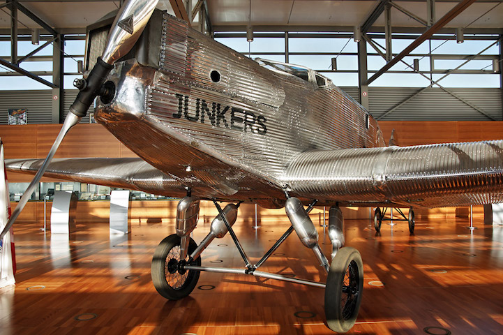 Naam: Junkers_W33 op vliegveld Bremen.jpg
Bekeken: 469
Grootte: 156,9 KB