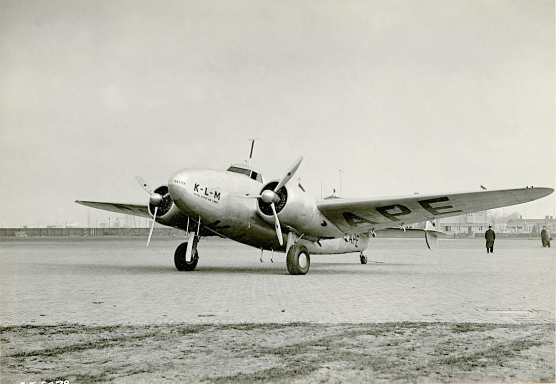 Naam: Foto 372. PH-APE 'Ekster'. Lockheed-14 Super Electra. 1100 breed.jpg
Bekeken: 462
Grootte: 90,7 KB