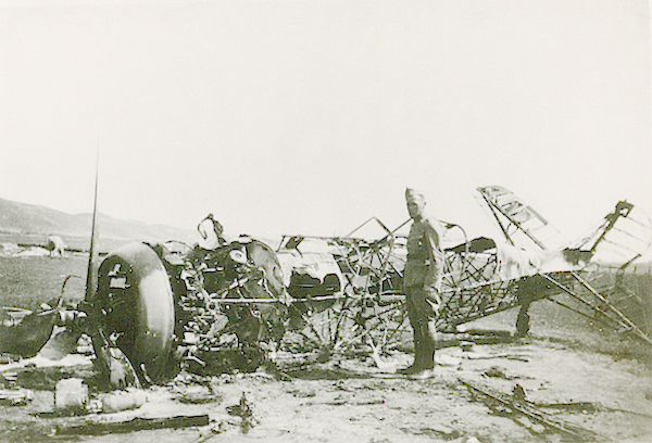 Naam: Foto 102. Txt bij foto. Door eigen strijdmacht in brand geschoten D21 jager. Vliegveld Texel. 60.jpg
Bekeken: 1045
Grootte: 370,3 KB