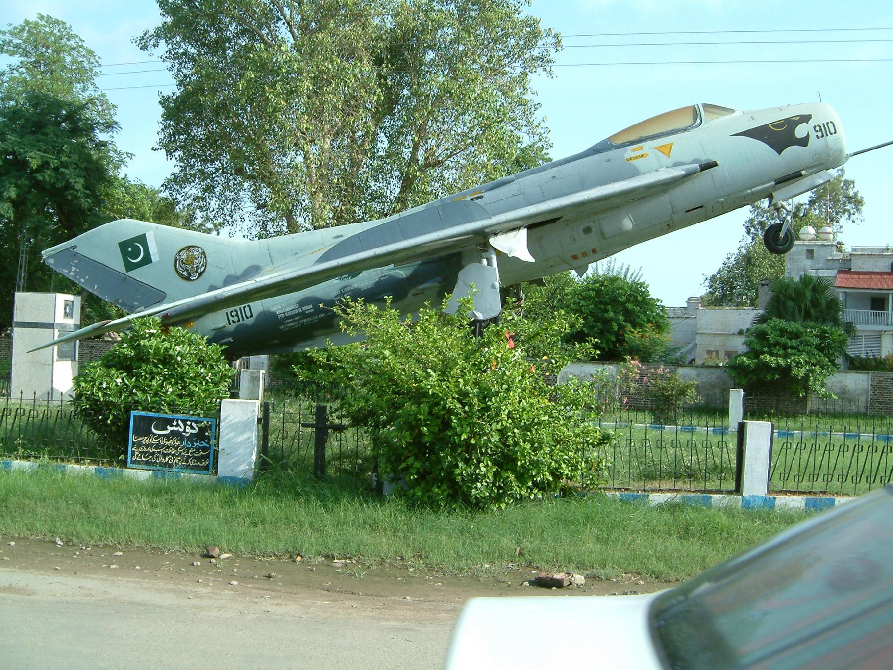 Naam: Mig 19 , Jhelum City..jpg
Bekeken: 233
Grootte: 516,1 KB