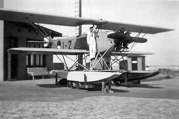 Naam: Watervliegtuig Fokker C.VII-W , De Mok.jpg
Bekeken: 1179
Grootte: 37,8 KB