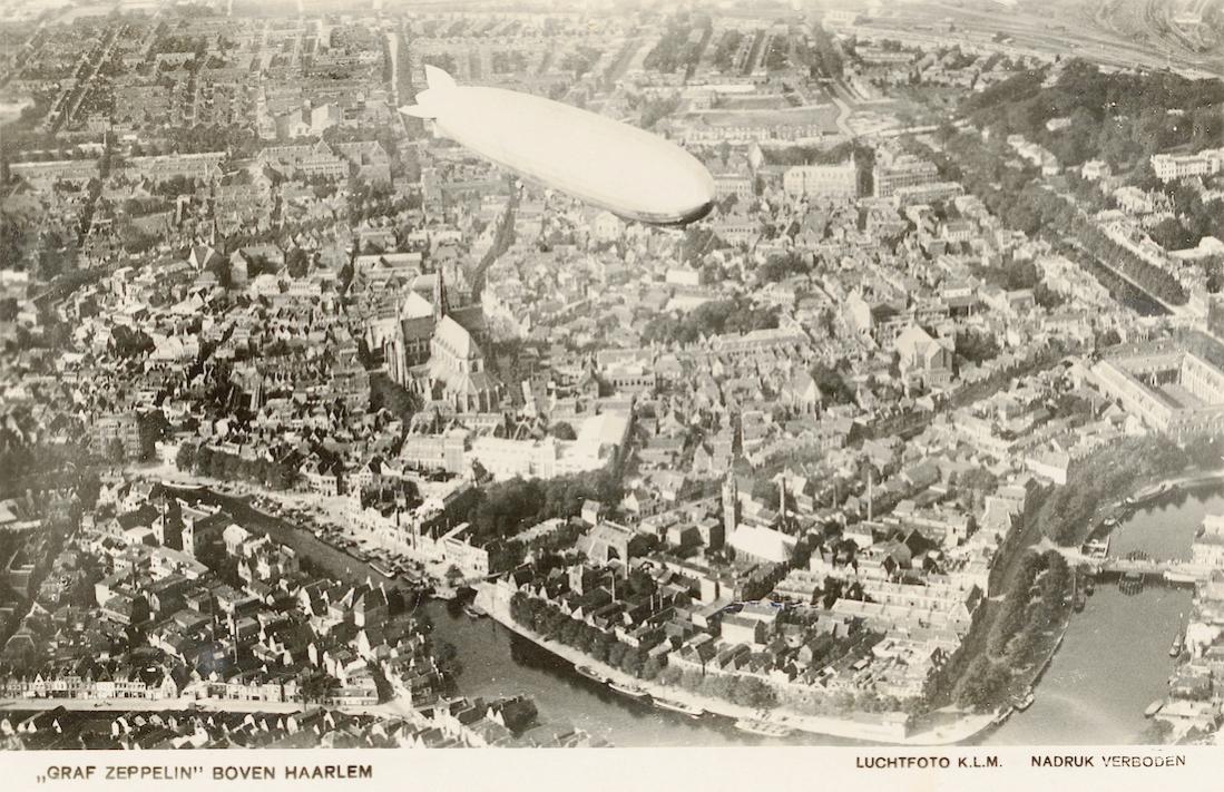 Naam: Foto 859. Graf Zeppelin boven Haarlem. 1100 breed.jpg
Bekeken: 470
Grootte: 171,9 KB