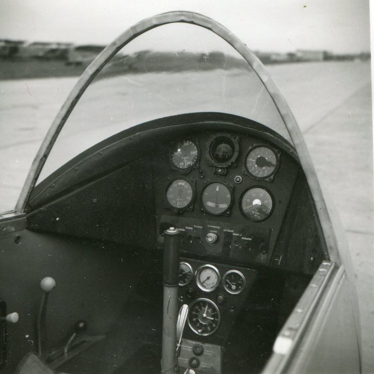 Naam: Rhein-West-Flug RW-3 Cockpit.jpg
Bekeken: 704
Grootte: 86,7 KB