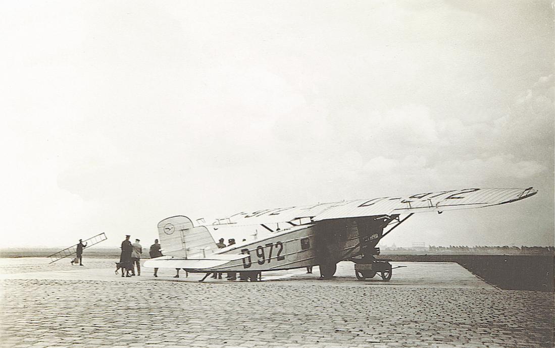 Naam: Foto 429. D-972. Dornier Do B Merkur. Naam toestel 'Knigstiger'. 1100 breed.jpg
Bekeken: 1262
Grootte: 91,4 KB