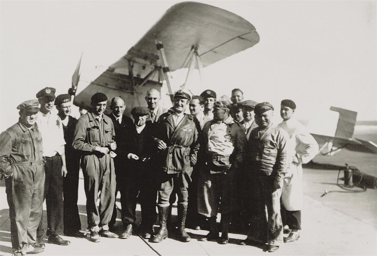 Naam: Foto 212. D-1096. Heinkel HD 22 (Werknr. 252) Schulflugzeug. Dreharbeiten zum Film %22F.P.1 antw.jpg
Bekeken: 717
Grootte: 111,7 KB