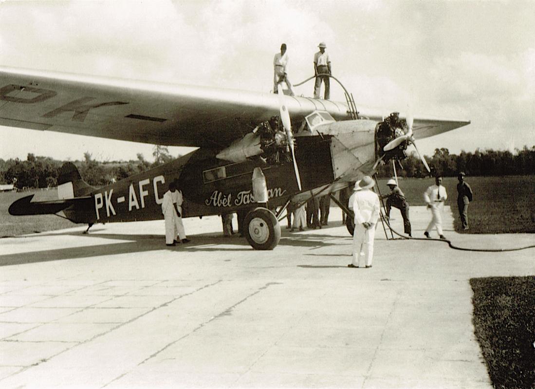 Naam: Foto 179. PK-AFC 'Abel Tasman'. Fokker F.VIIa:3m, kopie 1100.jpg
Bekeken: 933
Grootte: 104,9 KB