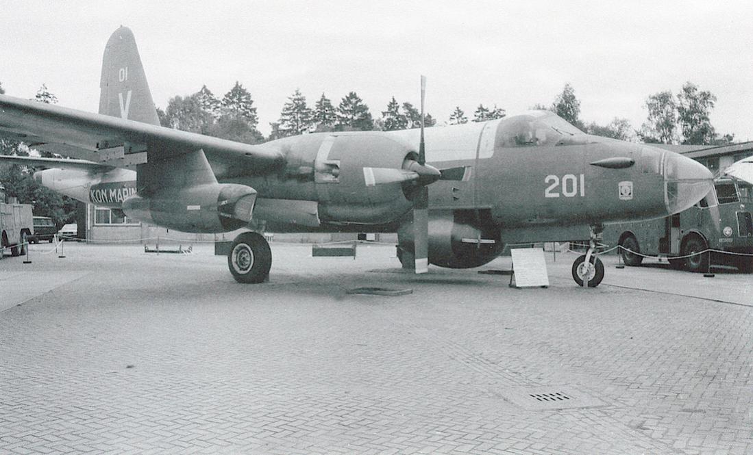 Naam: #418. 201. Lockheed P2V-7 (later SP-2H en nog later P2V-7B met gesloten neus) Neptune (c:n 726-7.jpg
Bekeken: 285
Grootte: 108,8 KB