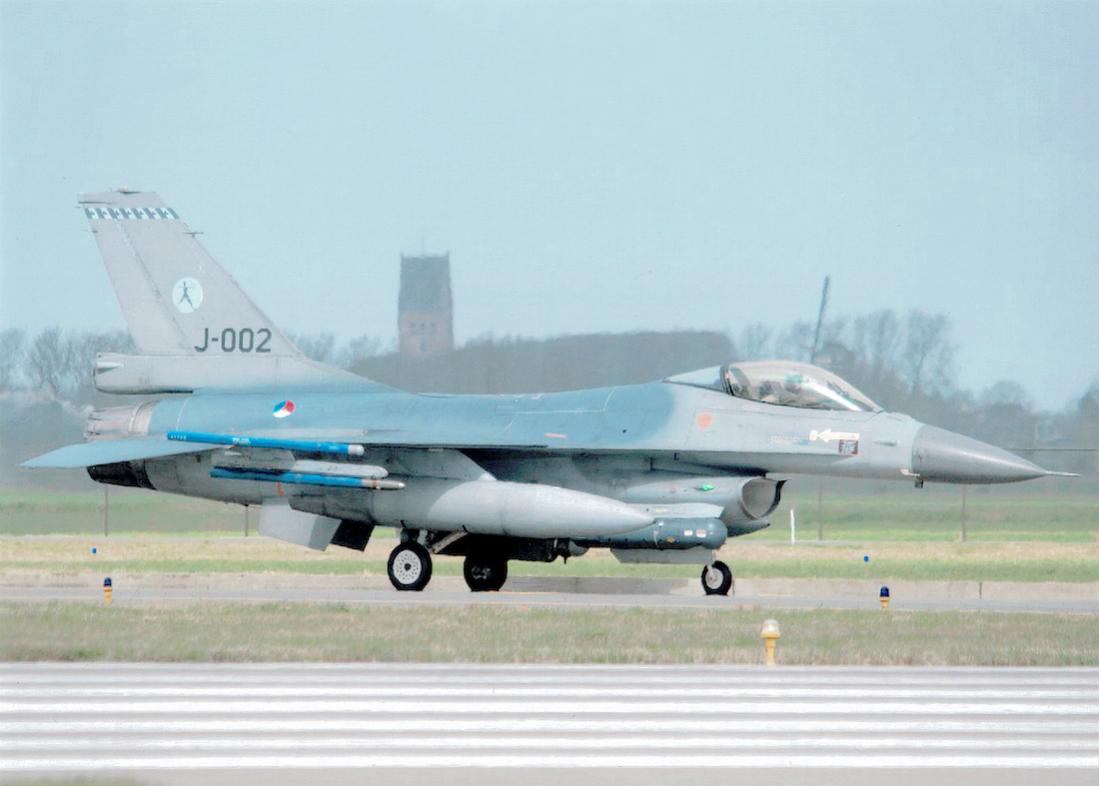 Naam: Foto 157. 'J-002'. General Dynamics F-16A.jpg
Bekeken: 841
Grootte: 66,1 KB
