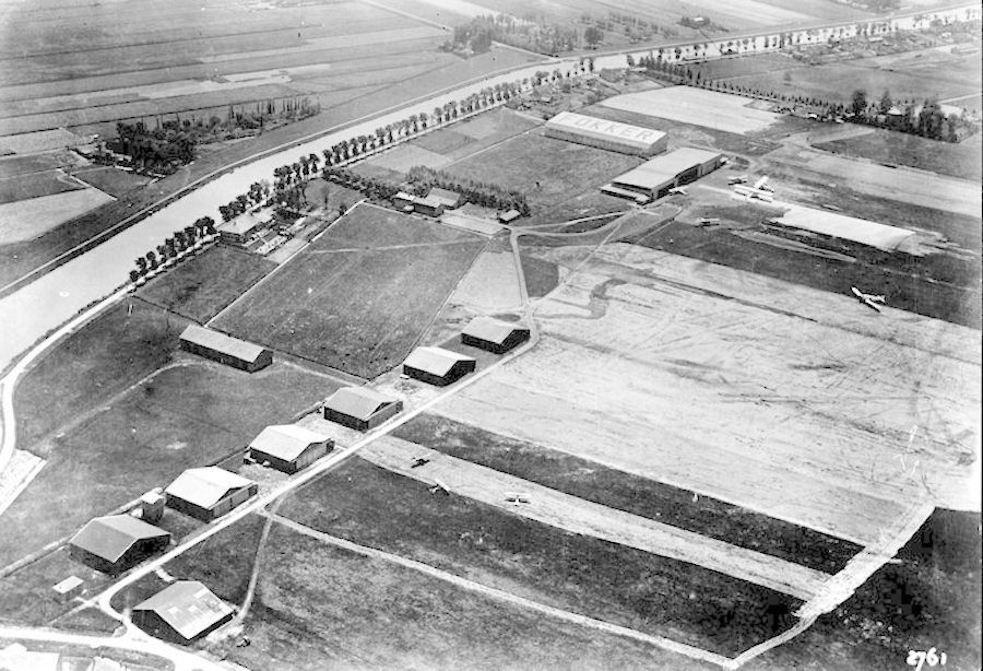 Naam: Schiphol in 1924. Stadsarchief Amsterdam.jpg
Bekeken: 303
Grootte: 132,5 KB