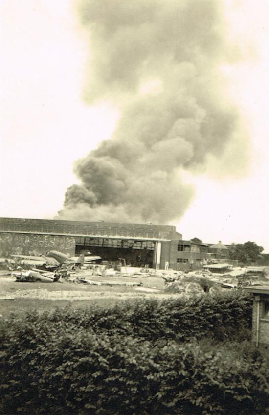 Naam: Schiphol fik juni 1940 -2, 400, kopie.jpg
Bekeken: 912
Grootte: 56,8 KB