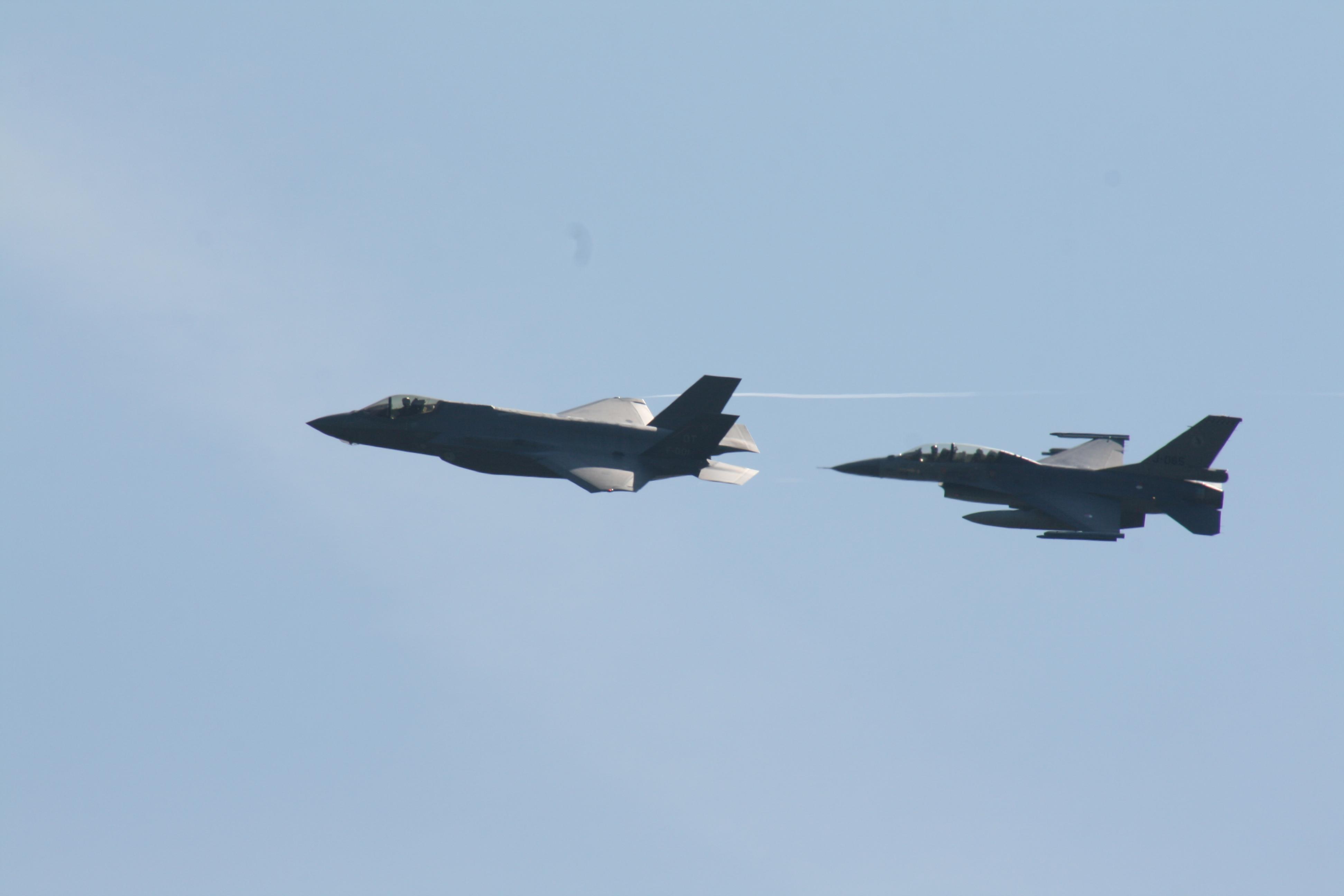 Naam: JSF F16 bakermat.jpg
Bekeken: 4380
Grootte: 215,4 KB