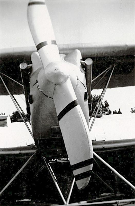 Naam: Foto 8. C.Vw (of toch C.V?) op Luchtvaarttentoonstelling Soesterdal. Op dun los papiertje 'Water.jpg
Bekeken: 8964
Grootte: 60,9 KB