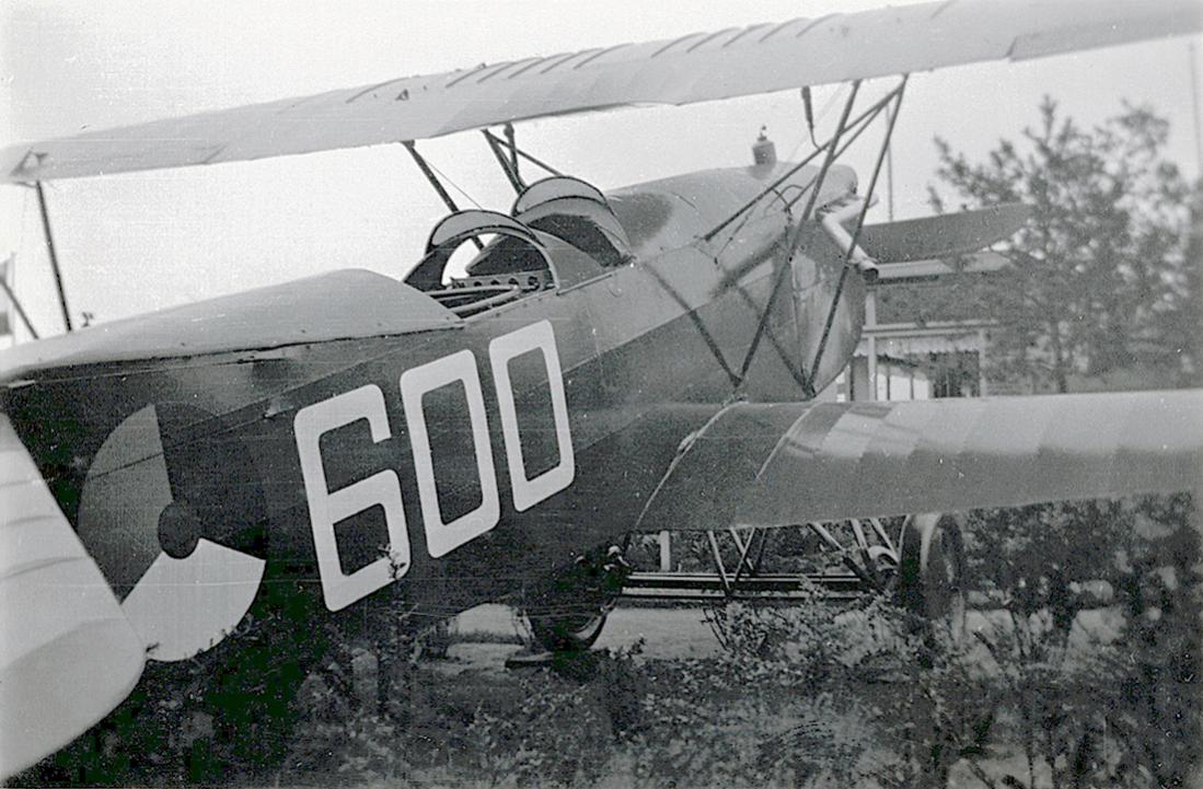 Naam: Foto 10. Fokker C.Ve '600' (fake regi, is ex 'PH-AEU') op Luchtvaarttentoonstelling Soesterdal.jpg
Bekeken: 9326
Grootte: 127,5 KB