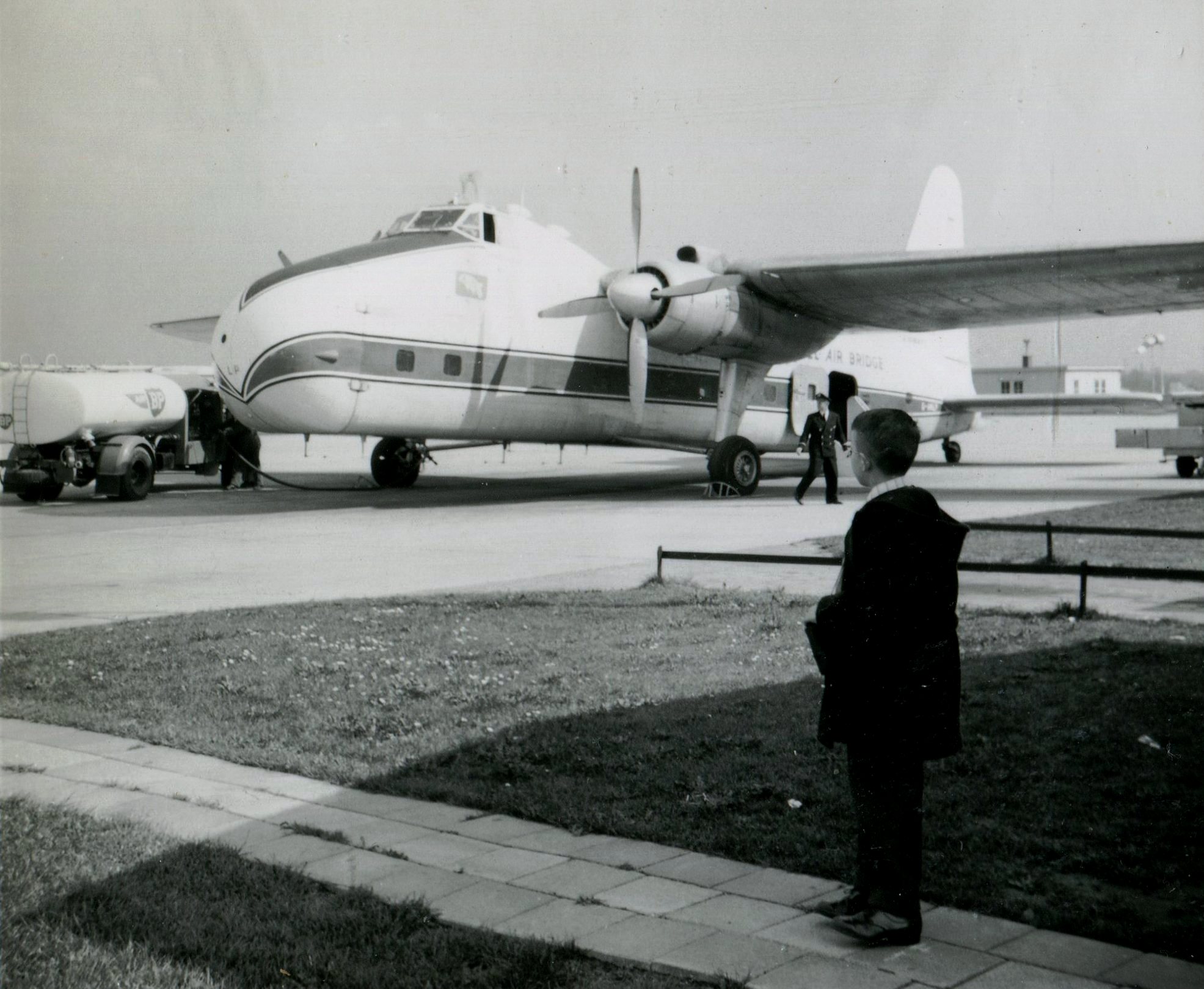 Naam: Bristol Freighter Zestienhoven 2 april 1961.jpg
Bekeken: 806
Grootte: 389,3 KB