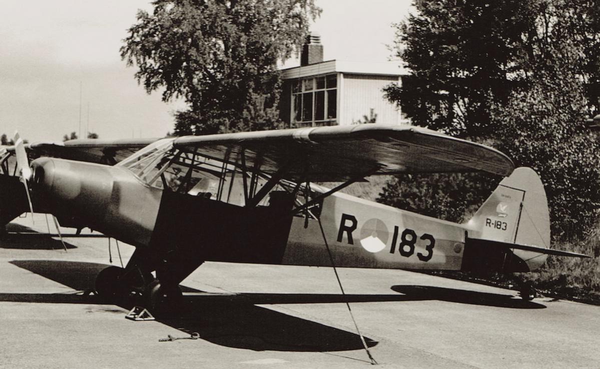 Naam: Foto 93. 'R-183'. Piper L-21B Super Cub, kopie.jpg
Bekeken: 1008
Grootte: 135,4 KB