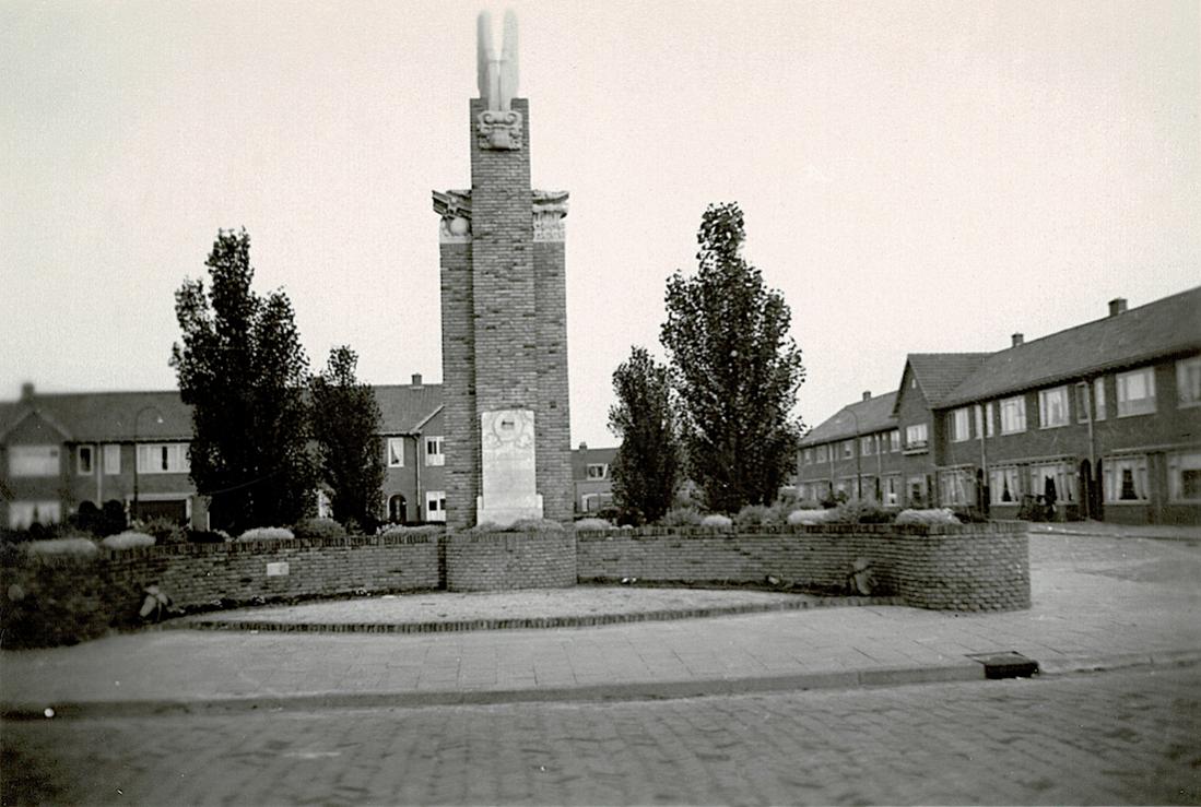 Naam: Foto 22. Tekst bij foto. 'Vliegermonument te Zuilen. (Utrecht).jpg
Bekeken: 4106
Grootte: 111,5 KB