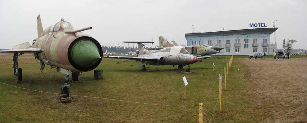 Naam: MiG-21, MiG-23, L-29, Su-15 - Stanionys - Museum, Lithuania..jpg
Bekeken: 374
Grootte: 64,0 KB