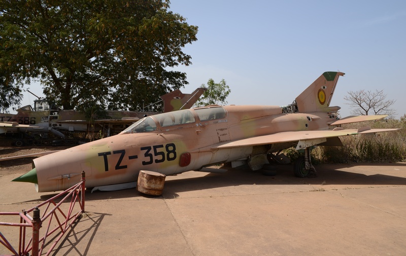 Naam: Mig 21UM . Bamako Senou ...jpg
Bekeken: 500
Grootte: 158,7 KB