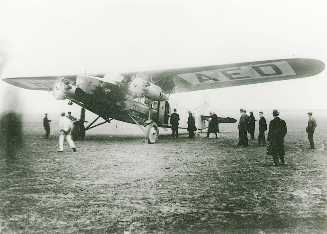 Naam: Foto 326. 'H-NAED' ('PH-AED). Fokker F.VIII. 1100 breed.jpg
Bekeken: 911
Grootte: 117,9 KB