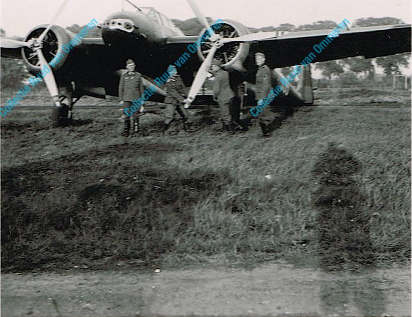 Naam: Scan 95. G-1 Waalhaven 400 water.jpg
Bekeken: 2726
Grootte: 92,8 KB