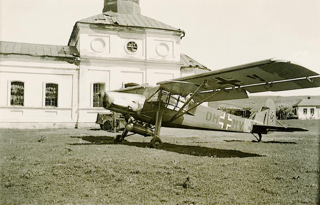 Naam: Foto 528. DH+MV. Fieseler Fi 156 Storch (Werknr. 5134). Kur.K.Finland : Kurierkette AOK Norwegen.jpg
Bekeken: 830
Grootte: 146,9 KB