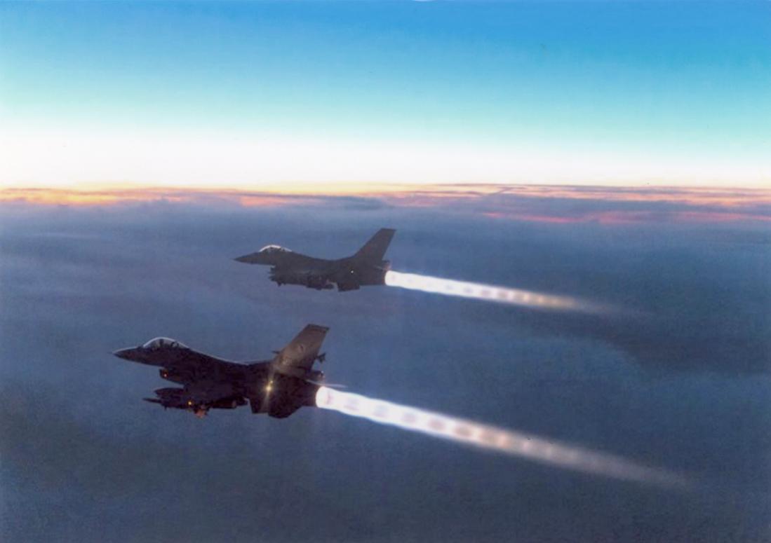 Naam: Foto 362. 2x F-16. 1100 breed.jpg
Bekeken: 925
Grootte: 47,2 KB