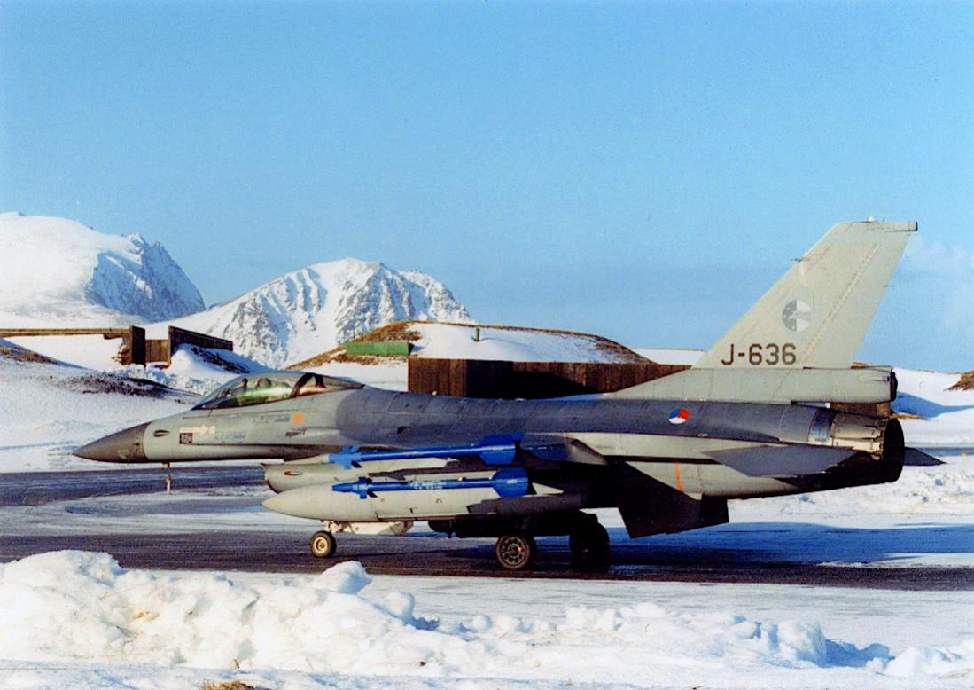 Naam: Foto 369. J-636. F-16A. 1100 breed.jpg
Bekeken: 705
Grootte: 106,0 KB