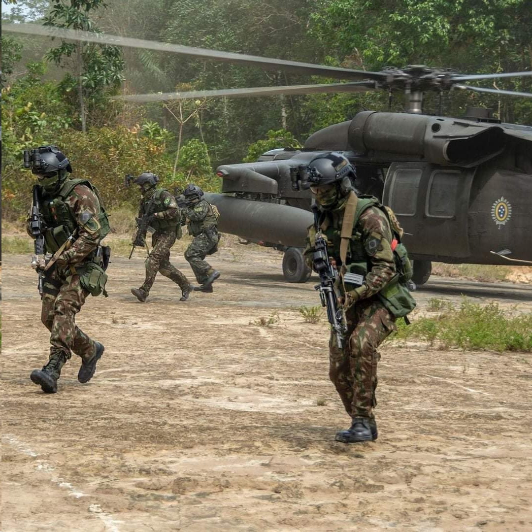 Naam: uh60.jpg
Bekeken: 35
Grootte: 453,3 KB