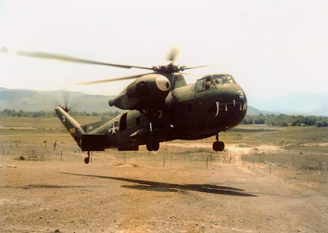 Naam: Foto 904. Sikorsky CH-37 Mojave in start:landing. 1100 breed.jpg
Bekeken: 118
Grootte: 84,8 KB