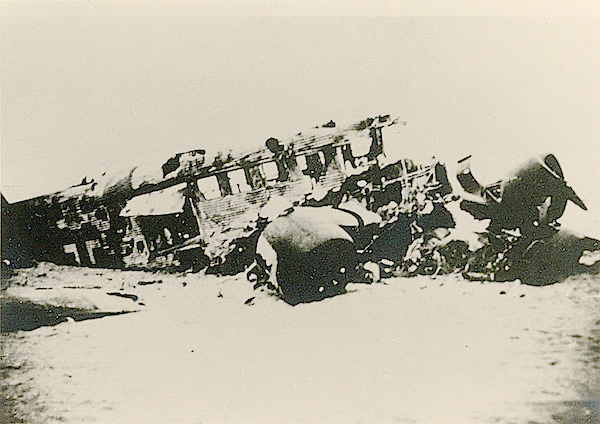 Naam: Foto 95. Neergeschoten transportvliegtuig op 't strand van Scheveningen. 600 breed.jpg
Bekeken: 801
Grootte: 329,7 KB