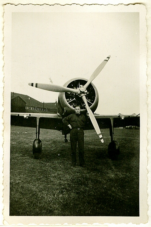 Naam: Wout en D 21, De Kooy, maart '40.jpg
Bekeken: 1119
Grootte: 319,4 KB