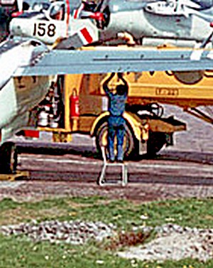 Naam: Querimus ut Vincamus op een keukenstoel.JPG
Bekeken: 1128
Grootte: 48,8 KB