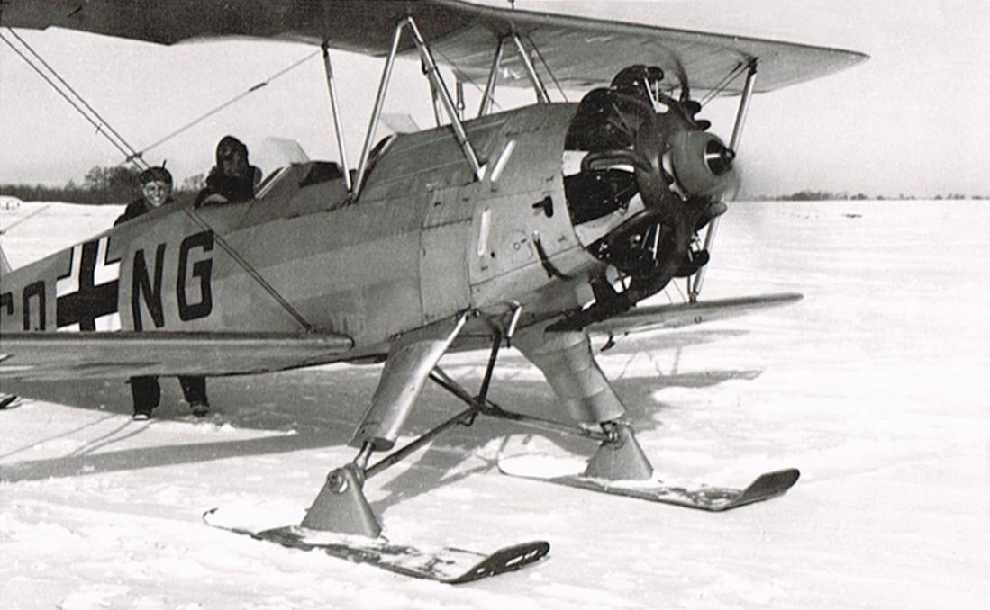 Naam: Foto 449. 'CQ+NG'. Focke-Wulf Fw 44 Stieglitz op ski's (niet in oude LEMB-lijst), kopie 1100.jpg
Bekeken: 662
Grootte: 90,1 KB