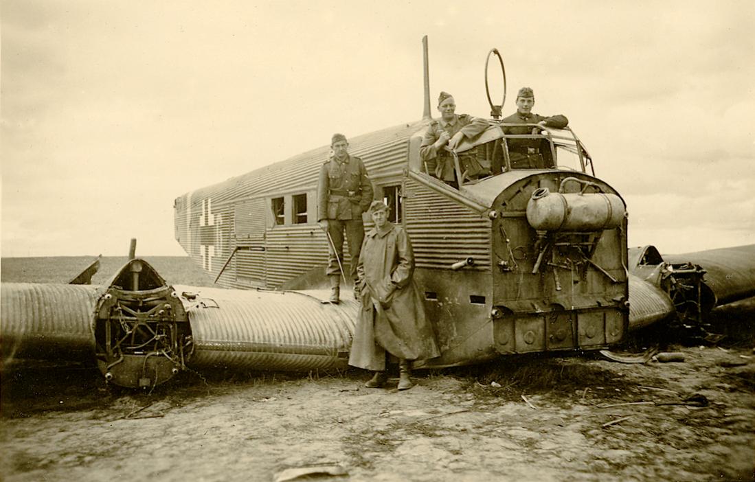 Naam: Foto 662. 1Z+GZ. Ju-52 -2. 1100 breed.jpg
Bekeken: 433
Grootte: 104,4 KB