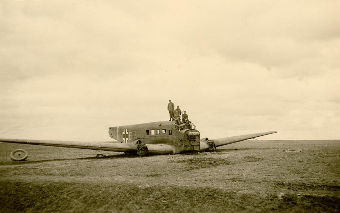 Naam: Foto 663. 1Z+GZ. Ju-52. 1100 breed.jpg
Bekeken: 432
Grootte: 71,0 KB