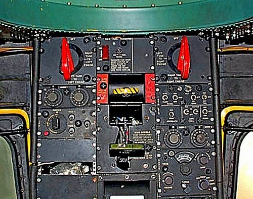 Naam: Tracker overhead panel aft.jpg
Bekeken: 293
Grootte: 128,4 KB