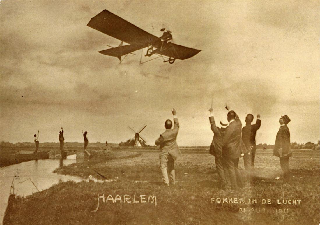 Naam: Kaart 915. Fokker Spin boven Kleverpark 31 aug. 1911. (Fokker Spin Centennial 1911-2011). 1100 b.jpg
Bekeken: 6
Grootte: 106,0 KB