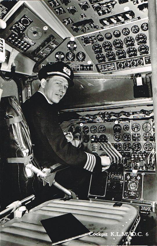 Naam: Kaart 583. Piloot in cockpit DC-6, kopie.jpg
Bekeken: 881
Grootte: 106,0 KB