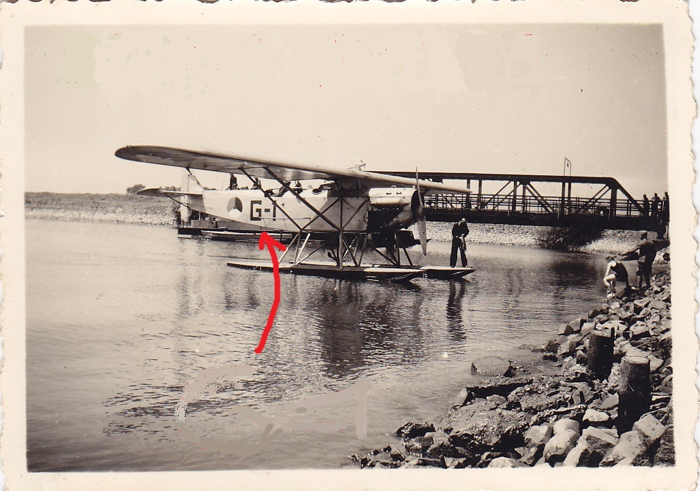 Naam: Nederlands watervliegtuig bij aanlegsteiger pont Willemsdorp eind jaren 30..jpg
Bekeken: 423
Grootte: 248,1 KB