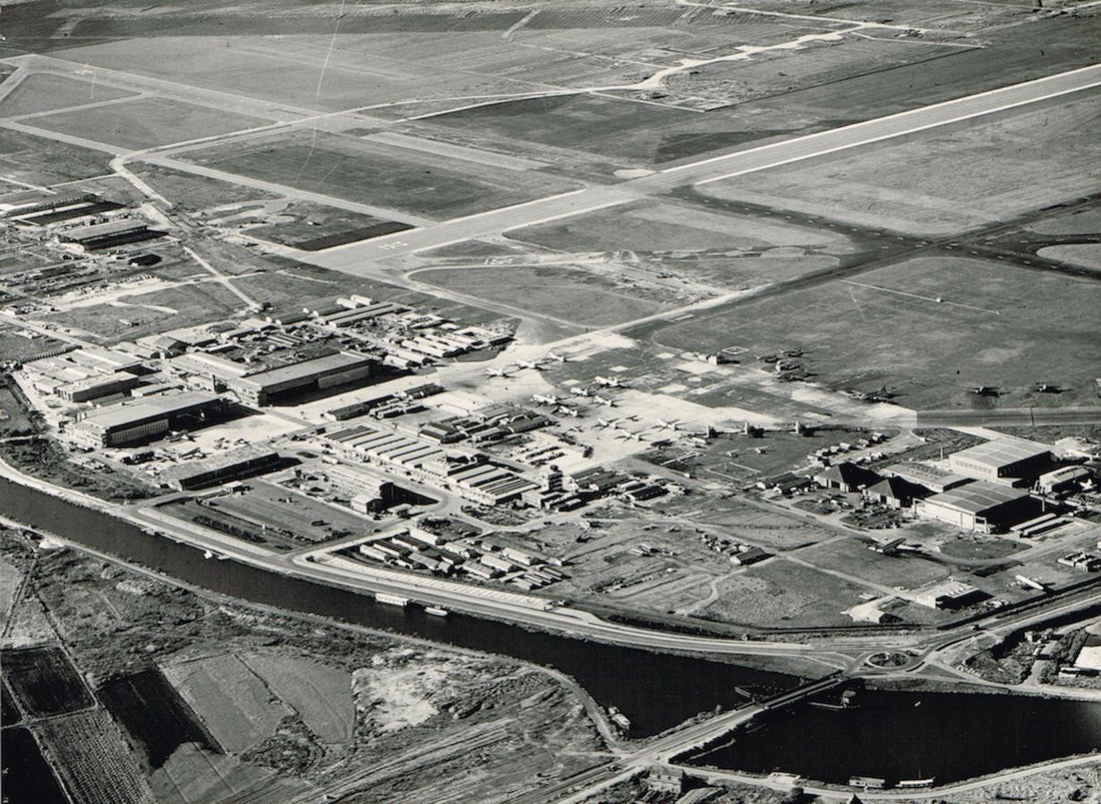 Naam: Afb. 4. Luchtfoto Schiphol oktober 1948 zonder overlay, kopie.jpg
Bekeken: 1471
Grootte: 225,1 KB